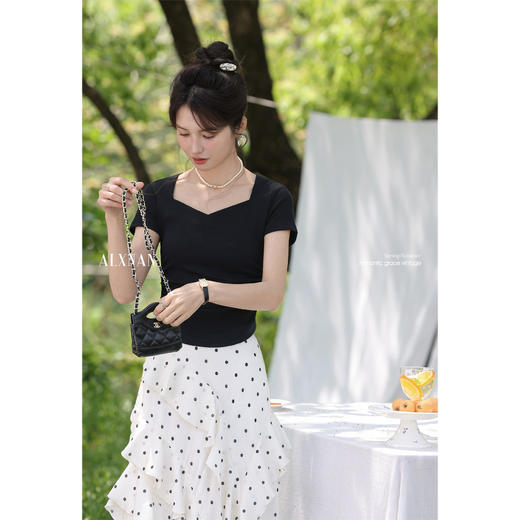 鹿向南「雨吟昔曲」黑色方领短袖T恤女夏季新款显瘦百搭气质上衣 商品图1