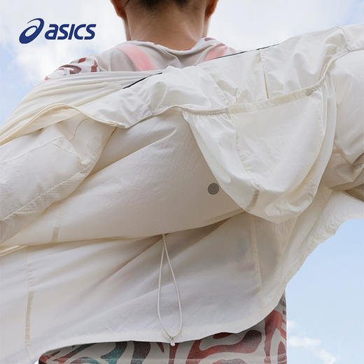 ASICS亚瑟士 女款反光休闲舒适跑步夹克 商品图2