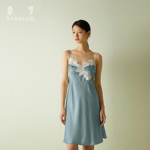桑罗桑蚕丝吊带裙2024年新款显瘦甜美花瓣拼接V领短裙可外穿睡裙 商品图4