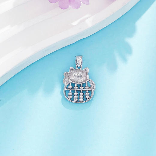 【限时8.8折】【线上铂金馆】PT950 #招财猫 #招财进宝 【国际铂金协会】铂金空心财源广进招财猫算盘吊坠(ACPTDZ00034)预售产品下单后不退款不退货不换货不补差价) 商品图3