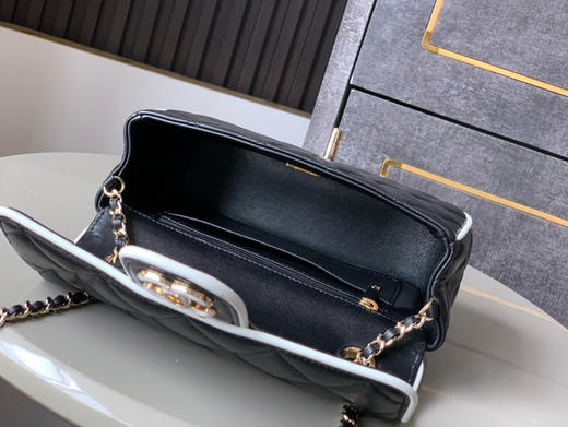 夏季特惠💰1100 小号 原单香奈儿经典再现！黑白双色菱格链条包5151，简约而不失大气 商品图7