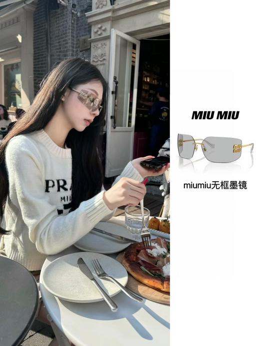 点此购买 miumiu女士无框时尚太阳镜 sj 317049 商品图1