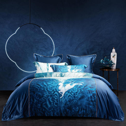 多喜爱IP款 山海经60支贡缎长绒棉四件套（奔赴山海 傲岸之山 锦绣山海 桃园秘境 林间夫诸 繁花似梦 守护夫诸 落花文鳐 金辉尽绘 文鳐澜心 花间闲逸 凌云山语 文鳐逸韵） 商品图3