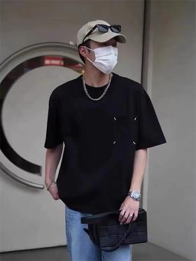 马吉拉 四角缝线口袋绣花短袖T恤