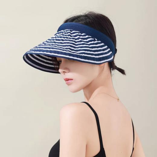 👛宝子们！挖到一款超绝的遮阳神器🌿—— 💥经典条纹可折叠发箍遮阳空顶帽！ 🌷最近每天出门都靠它续命，👊防晒又时髦，真的一整个爱住！ 商品图4