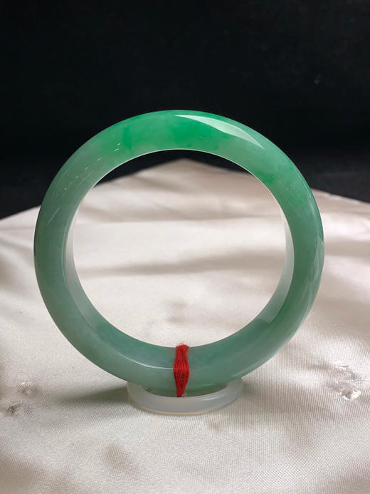 612814，54圈口，满绿正圈平安镯，绿底色飘一截阳绿，底子细腻水头好 商品图0
