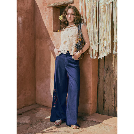 两三事 浪游波嬉 2025夏季新款文艺风印花织带拼接阔腿休闲裤女 商品图1