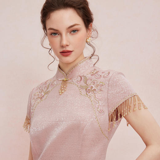 QB810斯尔丽25新款提花精致绣花改良旗袍领口袖口流苏钉珠礼服连衣裙 商品图2