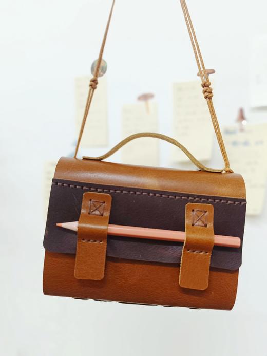 【订单现做 预售】原创手工牛皮背包笔记本 （五色可选：银色/黑色/棕色/绿色/灰色）文创 送礼 礼物  广西师范大学出版社 商品图6