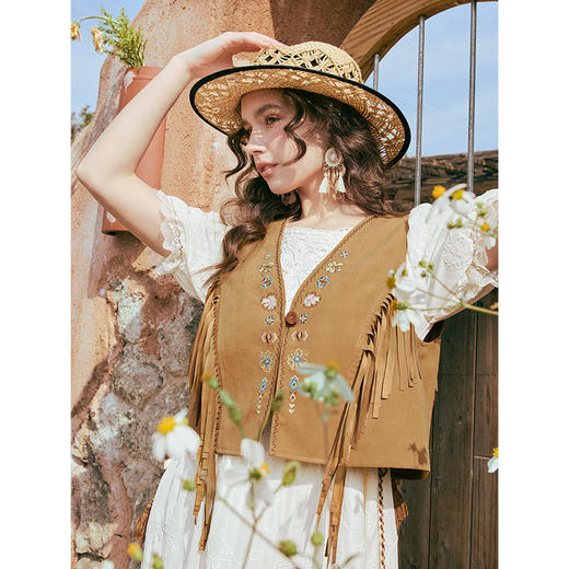 两三事 荒野韵脚  2025夏季新款百搭流苏刺绣麂皮马甲女马夹外套 商品图2