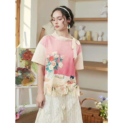 两三事萤海燃诗2025夏新款休闲流苏下摆绑带领印花短袖t恤女宽松 商品图1