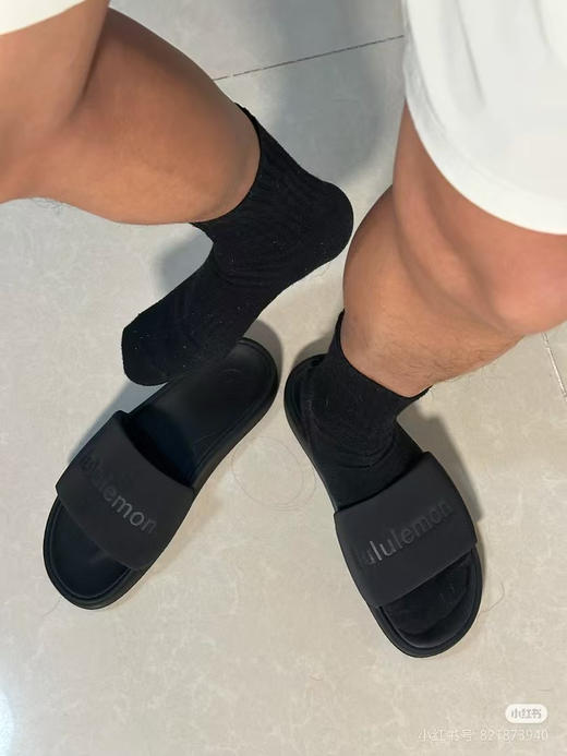 原单正品 Lululemon Restfeel熊猫配色拖鞋太好看！🐼配色很好搭衣服，越看越好看，穿上也很舒服，黑白两色 尺码36.5-43
原价500➕ 商品图12