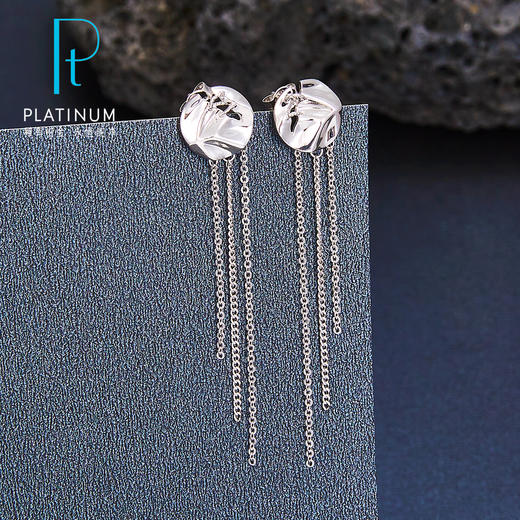 【限时8.8折】【线上铂金馆】PT950 #铂金时刻系列  【国际铂金协会】铂金金属褶皱圆牌流苏耳钉耳吊-相依时刻 蜕变(BES00060)预售产品下单后不退款不退货不换货不补差价) 商品图1