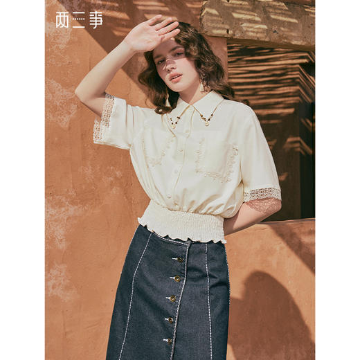两三事 白日游离 2025夏季新款小清新贝壳装饰翻领蕾丝拼接衬衫女 商品图0