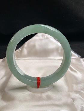 612809，55.3圈口，糯化晴底正圈平安镯，晴水绿底色，色泽均匀，水头好，干净