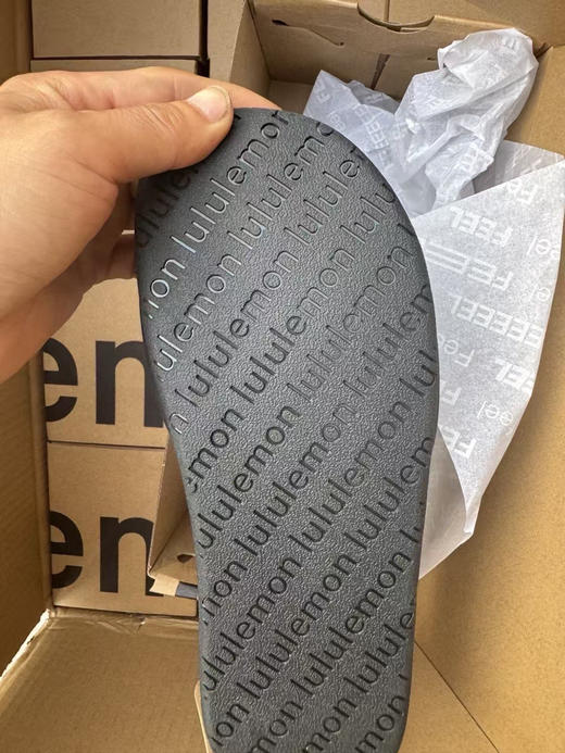 原单正品 Lululemon Restfeel熊猫配色拖鞋太好看！🐼配色很好搭衣服，越看越好看，穿上也很舒服，黑白两色 尺码36.5-43
原价500➕ 商品图8