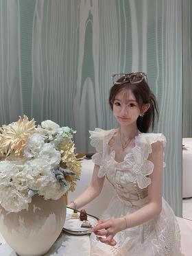 金蘑菇菇 乔治亚 fend*活动穿的小裙子/ 重工 V领花朵刺绣连衣裙