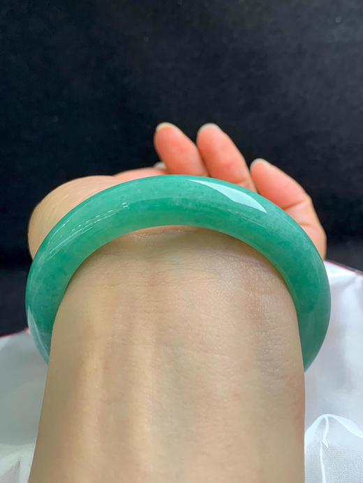 612813，55圈口，满绿正圈平安镯，蓝绿色，满色底，底子细腻有水 商品图4