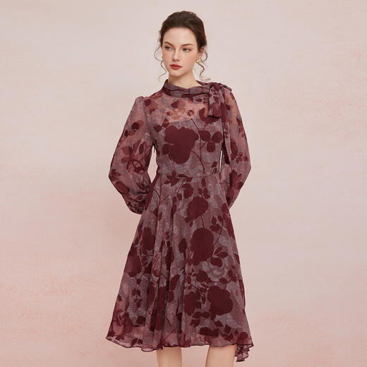 QF870斯尔丽2025夏季新款提花烧花印花工艺半透感宽松时尚廓形连衣裙 商品图0