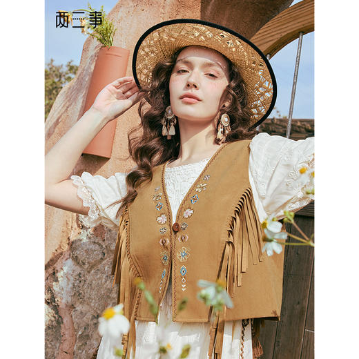 两三事 荒野韵脚  2025夏季新款百搭流苏刺绣麂皮马甲女马夹外套 商品图0