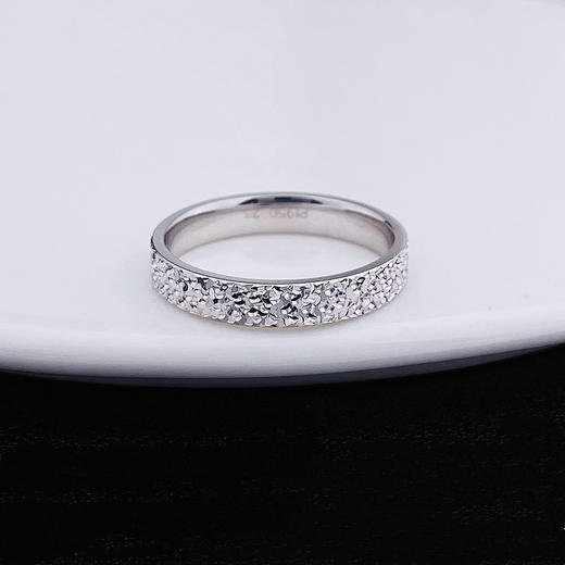【限时8.8折】【线上铂金馆】PT950 #碎碎冰 【国际铂金协会】铂金固口实心碎碎冰圈戒碎碎冰戒指（面宽约3.7-4.1mm）(BJZ00082-1)预售产品下单后不退款不退货不换货不补差价) 商品图2