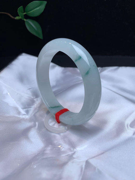 612804，53.5飘花手镯，糯化底，飘清新蓝花，花色清新 不暗不深，秀气 商品图2