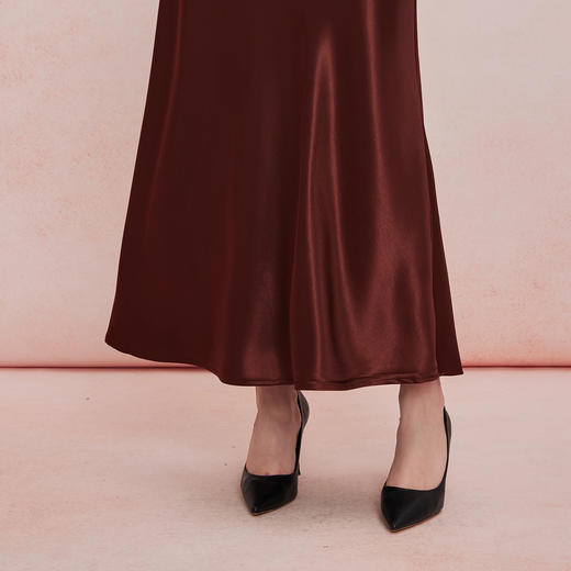 QF503斯尔丽2025夏季新款半裙悬垂线条流畅气质高雅时尚百搭中长款半裙 商品图4