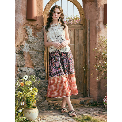 两三事碎蔷悬夏2025夏季新款波西米亚风亮片装饰印花吊带裙连衣裙 商品图2