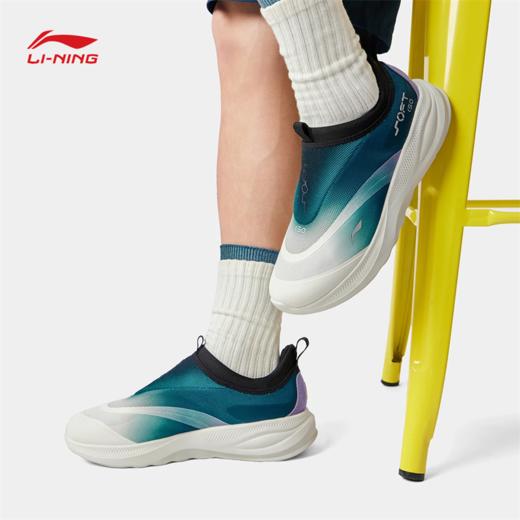 【爆款推荐】李宁SOFT GO2 | 休闲鞋男鞋2025新款一脚蹬公务轻便透气运动鞋AGLV005-10/66 商品图0