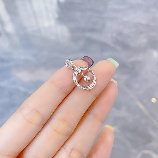 【限时8.8折】【线上铂金馆】PT950 #绕线 #莫比乌斯 【国际铂金协会  精品】铂金镂空爱无止境灵动金珠莫比乌斯环吊坠(BDZ00240)预售产品下单后不退款不退货不换货不补差价) 商品图3