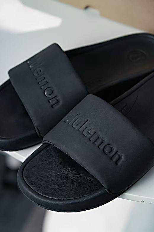 原单正品 Lululemon Restfeel熊猫配色拖鞋太好看！🐼配色很好搭衣服，越看越好看，穿上也很舒服，黑白两色 尺码36.5-43
原价500➕ 商品图7