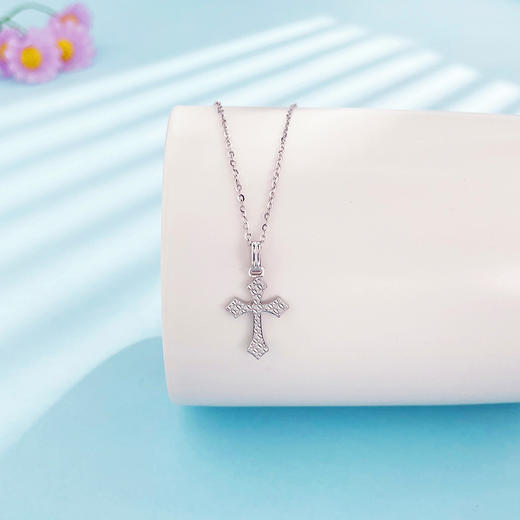 【限时8.8折】【线上铂金馆】PT950 【国际铂金协会】铂金实心克罗心十字架吊坠（不含链）(BDZ00203)预售产品下单后不退款不退货不换货不补差价) 商品图1