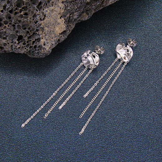 【限时8.8折】【线上铂金馆】PT950 #铂金时刻系列  【国际铂金协会】铂金金属褶皱圆牌流苏耳钉耳吊-相依时刻 蜕变(BES00060)预售产品下单后不退款不退货不换货不补差价) 商品图2