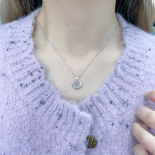 【限时8.8折】【线上铂金馆】PT950 #时来运转 【精品】【国际铂金协会】铂金镂空岁岁平安碎碎冰长命锁贺岁锁包调节套链（可转动）(BTL00269)预售产品下单后不退款不退货不换货不补差价) 商品图3