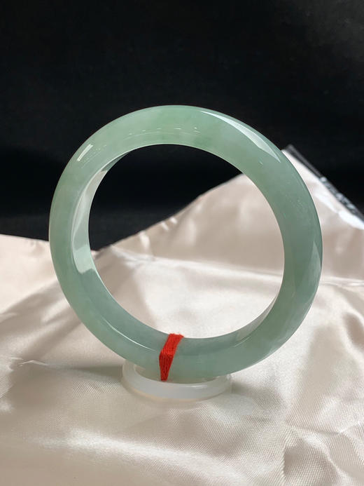 612809，55.3圈口，糯化晴底正圈平安镯，晴水绿底色，色泽均匀，水头好，干净 商品图2