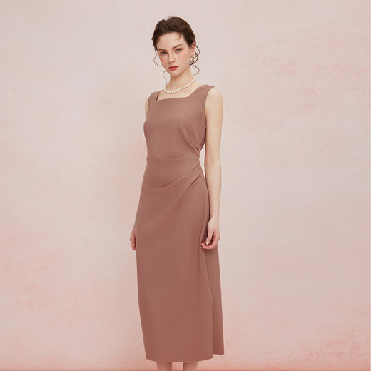QF845斯尔丽2025新款高弹面料舒适收褶显瘦藏肚子侧边开叉背心式连衣裙 商品图2