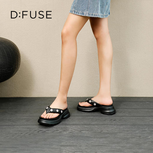 Dfuse迪芙斯2025夏季新款百搭休闲凉拖花钻扣厚底百搭人字拖鞋女鞋DFD2110111 商品图1