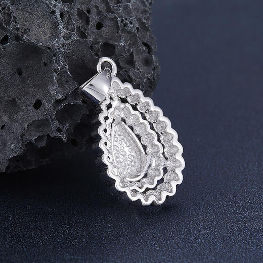 【限时8.8折】【限时8.8折】【线上铂金馆】PT950 【国际铂金协会】铂金仿钻车花水滴形吊坠（不含链）(BDZ00020)预售产品下单后不退款不退货不换货不补差价) 商品图1