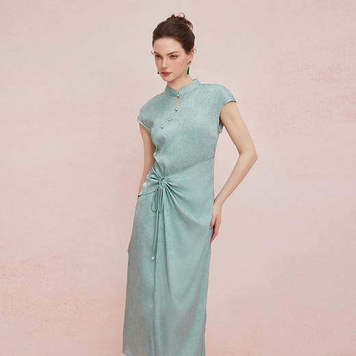 QF818斯尔丽2025夏季新款改良式腰部挡小肚腩设计小盖袖中长款旗袍 商品图7