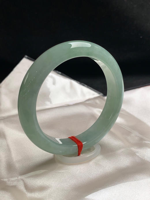 612809，55.3圈口，糯化晴底正圈平安镯，晴水绿底色，色泽均匀，水头好，干净 商品图1