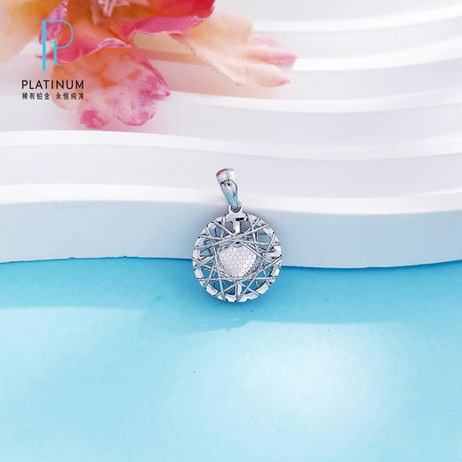 【限时8.8折】【线上铂金馆】PT950 #清新 #绕线 【国际铂金协会  精品】铂金镂空鱼鳞绕线极简几何圆盘吊坠(BDZ00238)预售产品下单后不退款不退货不换货不补差价) 商品图0