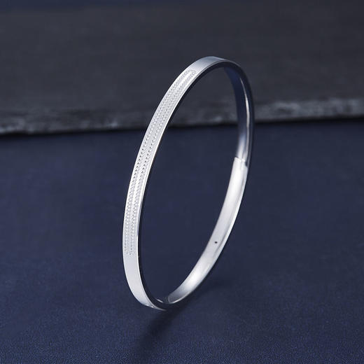 【限时8.8折】【线上铂金馆】PT950 【国际铂金协会】铂金空心(面宽约3.7-4.1mm)仿钻时尚固口手镯(BSZ00034)预售产品下单后不退款不退货不换货不补差价) 商品图1