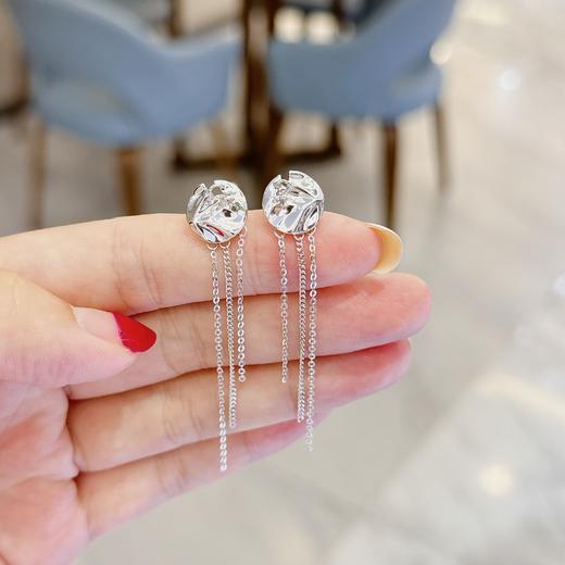 【限时8.8折】【线上铂金馆】PT950 #铂金时刻系列  【国际铂金协会】铂金金属褶皱圆牌流苏耳钉耳吊-相依时刻 蜕变(BES00060)预售产品下单后不退款不退货不换货不补差价) 商品图3