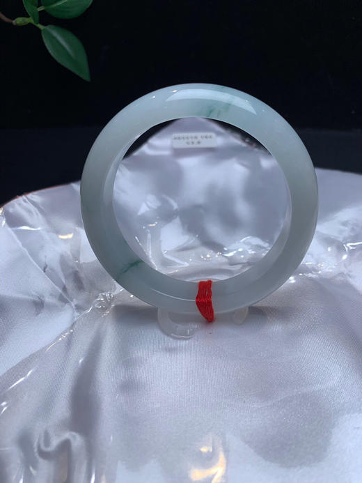 612804，53.5飘花手镯，糯化底，飘清新蓝花，花色清新 不暗不深，秀气 商品图1