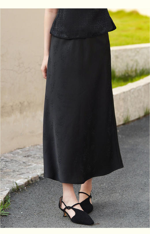 逸红颜百搭好品推荐#新中式梅花图案,仿醋酸百搭黑色半裙「嘉妍」 商品图12