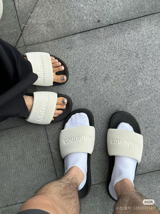 原单正品 Lululemon Restfeel熊猫配色拖鞋太好看！🐼配色很好搭衣服，越看越好看，穿上也很舒服，黑白两色 尺码36.5-43
原价500➕ 商品图13