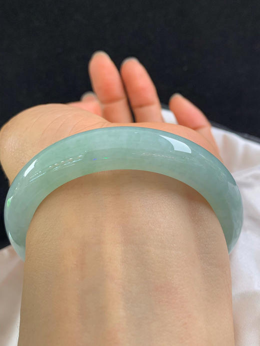612809，55.3圈口，糯化晴底正圈平安镯，晴水绿底色，色泽均匀，水头好，干净 商品图4