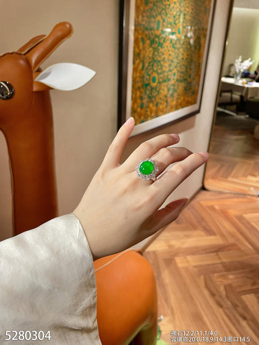 高冰种艳绿蛋面戒指【5280304】具体价格微信咨询 商品图4