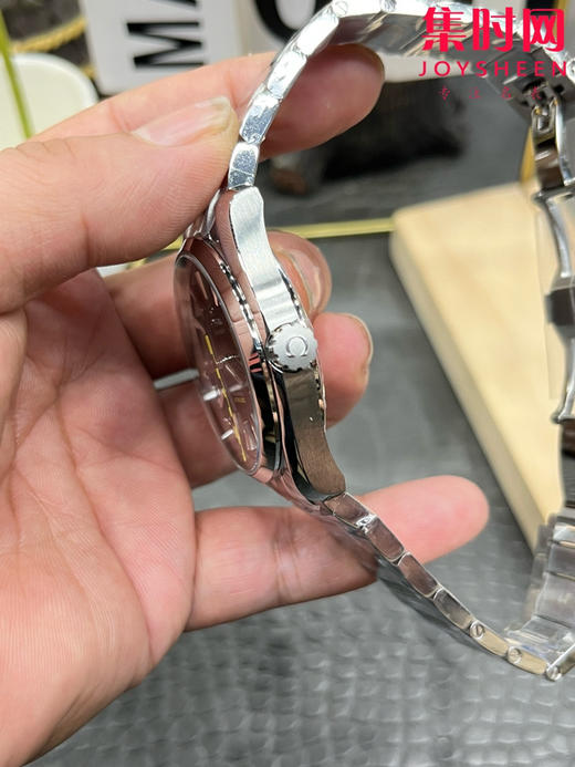 欧米茄VS海马150米系列 大黄蜂 3点位日历 男士腕表
机芯：搭载VS一体Cal.8508 商品图5