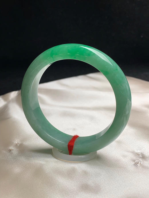 612814，54圈口，满绿正圈平安镯，绿底色飘一截阳绿，底子细腻水头好 商品图2